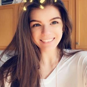 Meet your Posher, Corinne